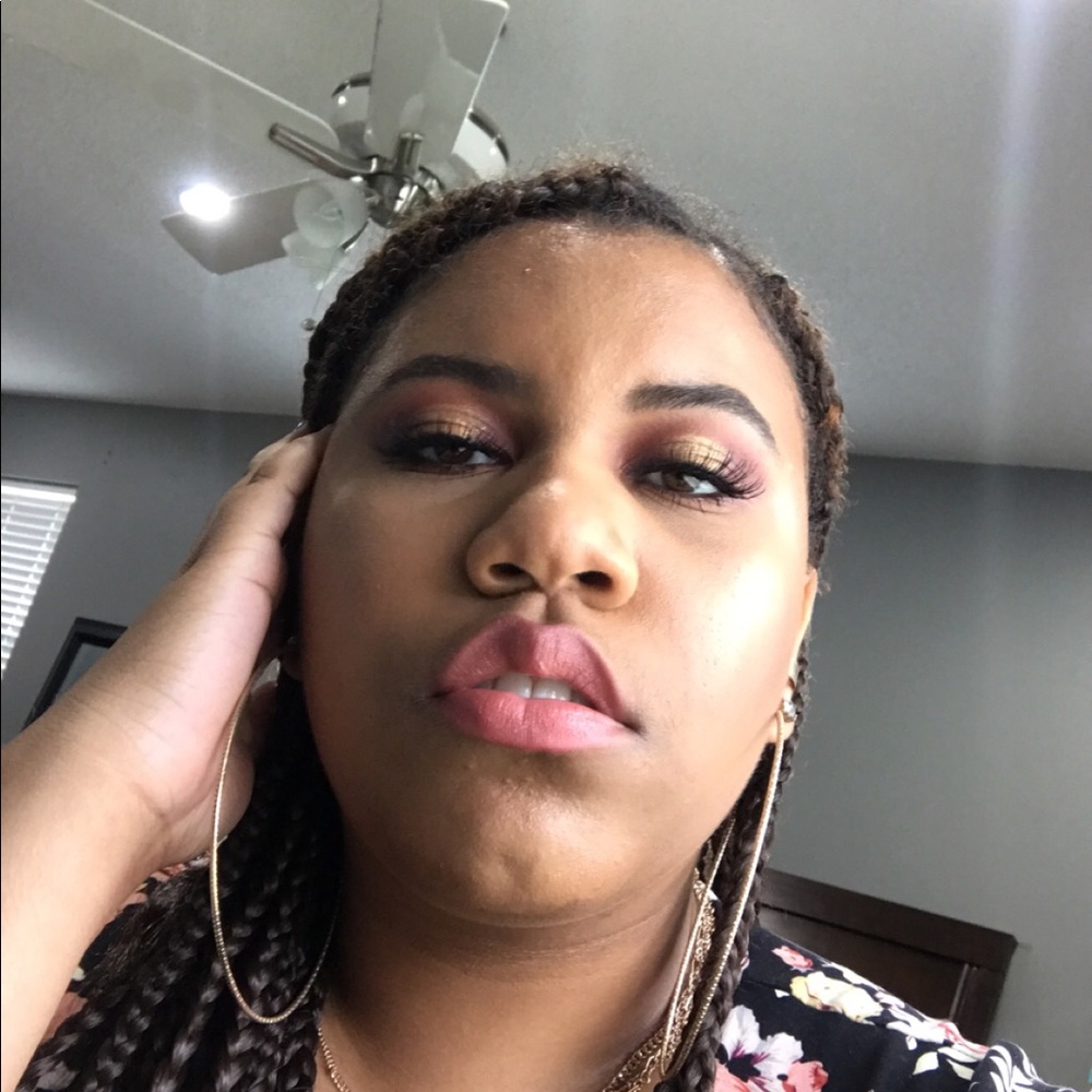 Meet your Posher, Kendra